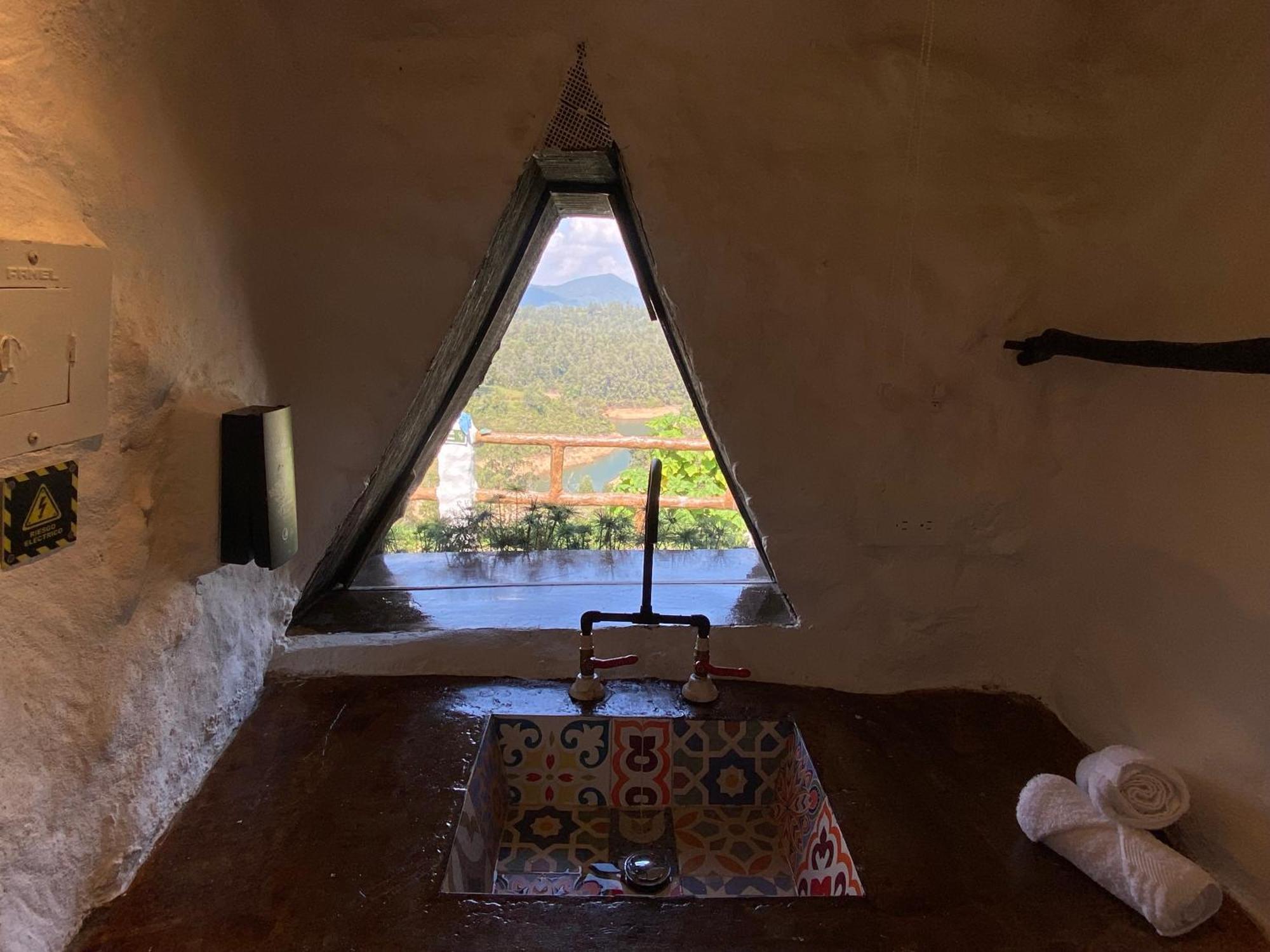 Hobbit Hotel Ecolodge- กัวตาเป ภายนอก รูปภาพ