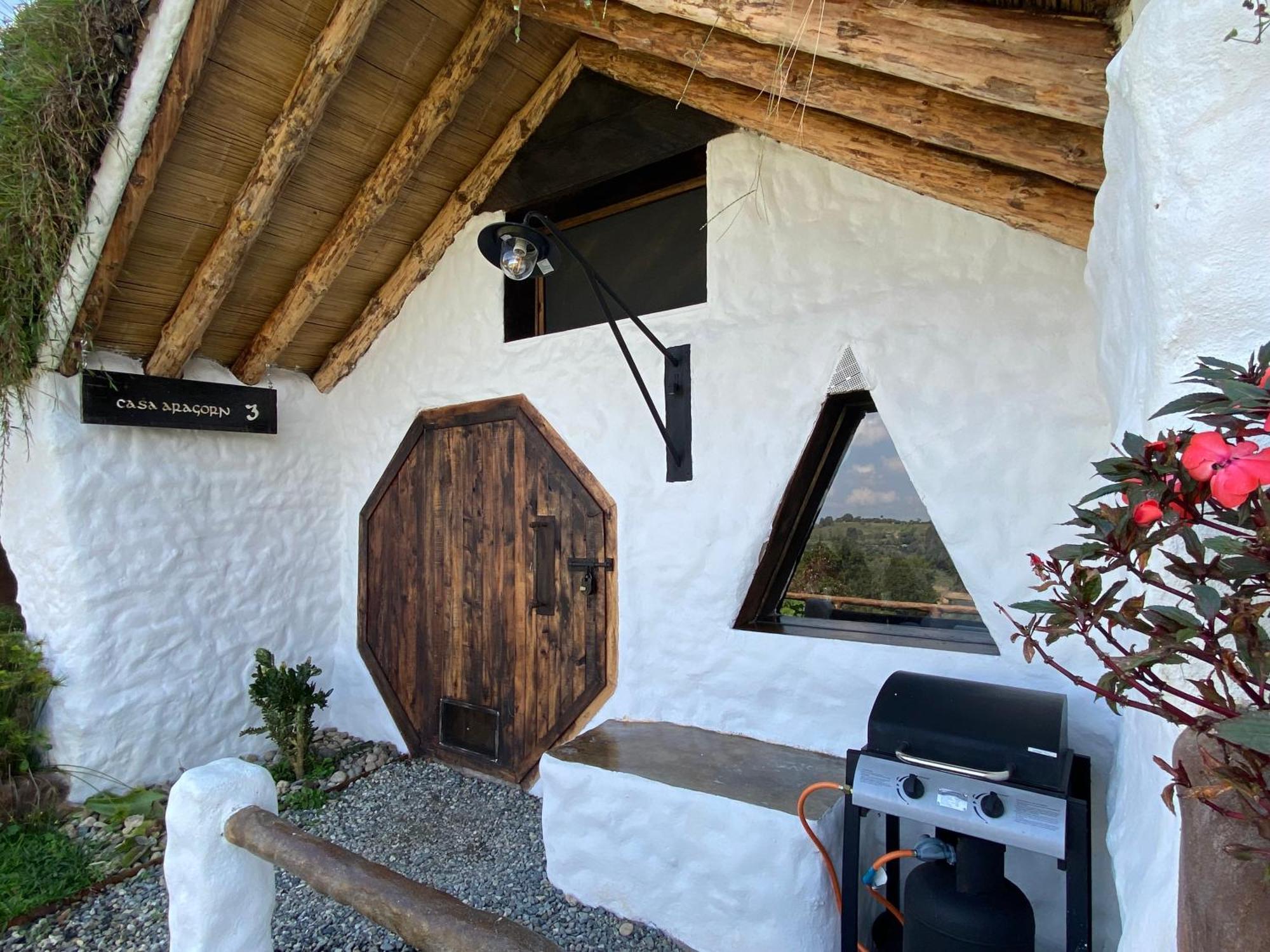Hobbit Hotel Ecolodge- กัวตาเป ภายนอก รูปภาพ