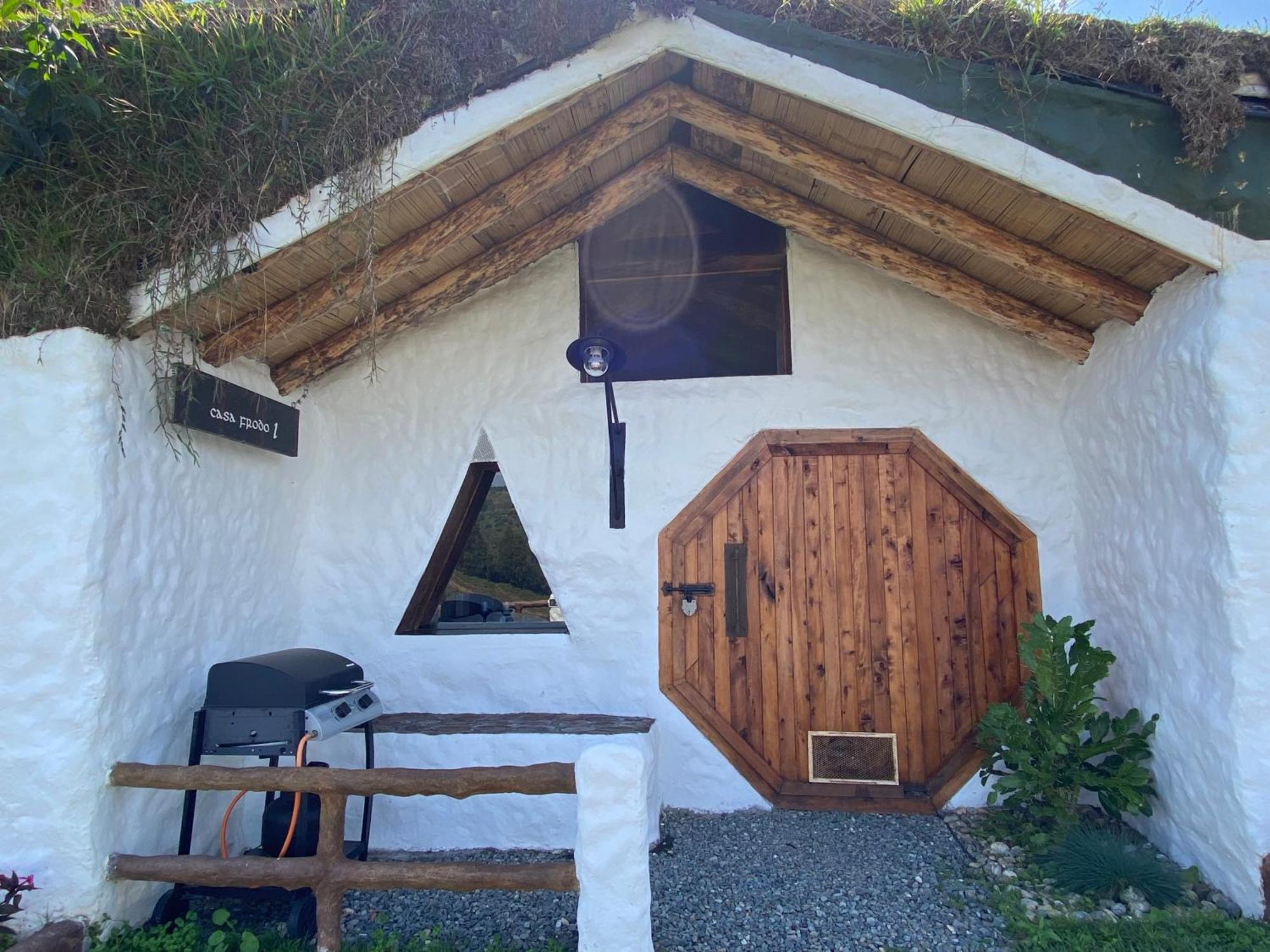 Hobbit Hotel Ecolodge- กัวตาเป ภายนอก รูปภาพ