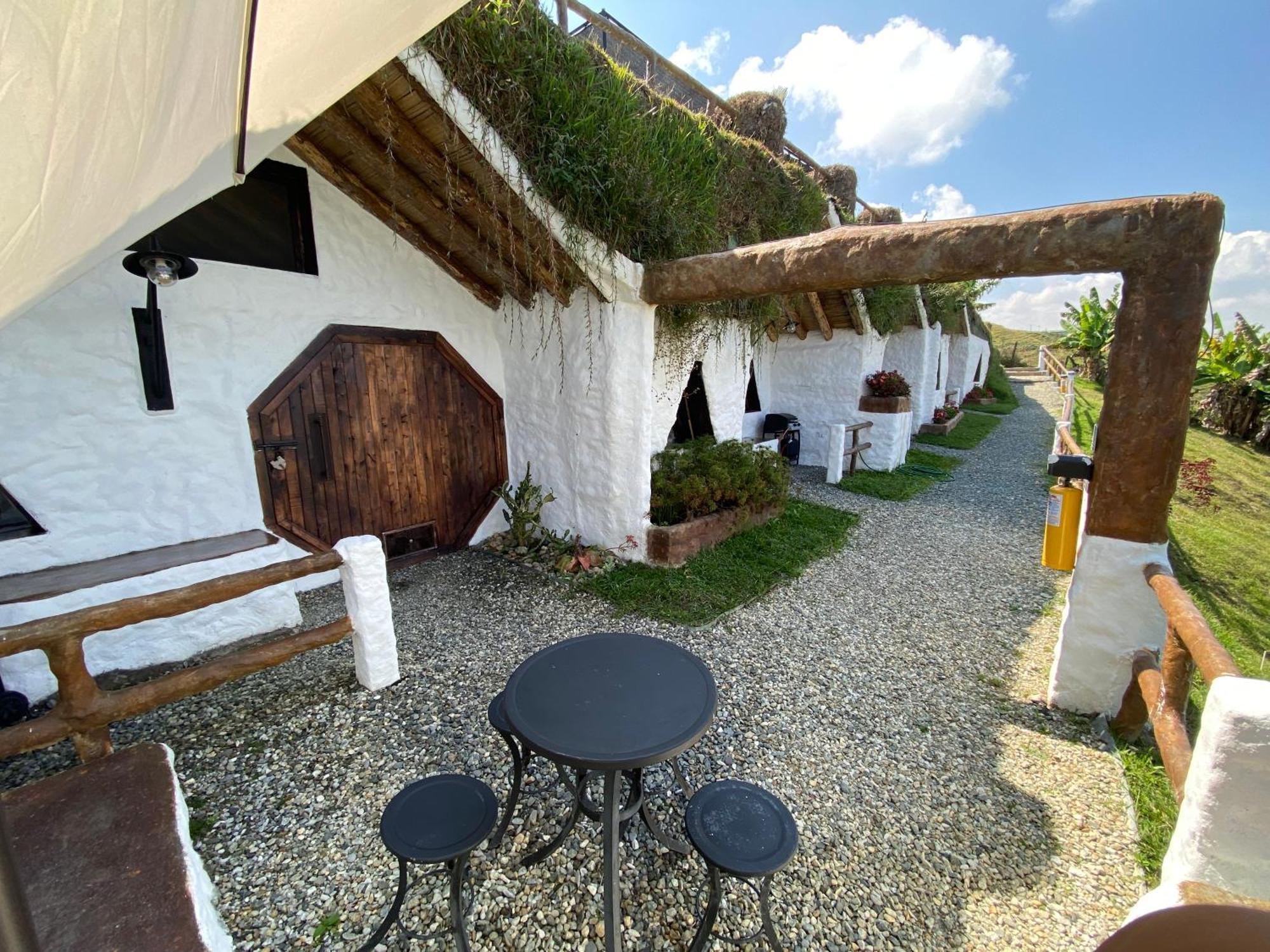 Hobbit Hotel Ecolodge- กัวตาเป ภายนอก รูปภาพ