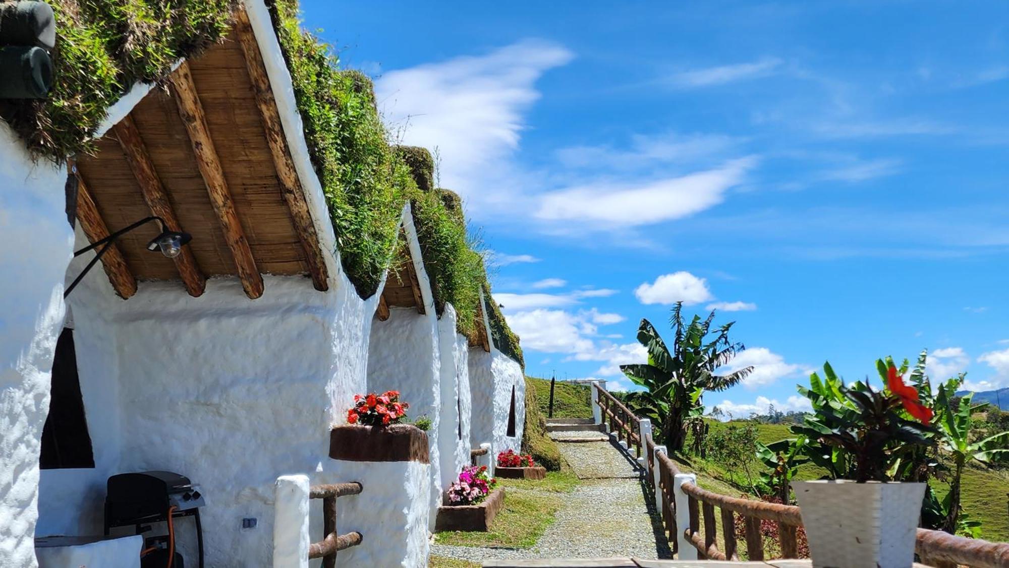 Hobbit Hotel Ecolodge- กัวตาเป ภายนอก รูปภาพ