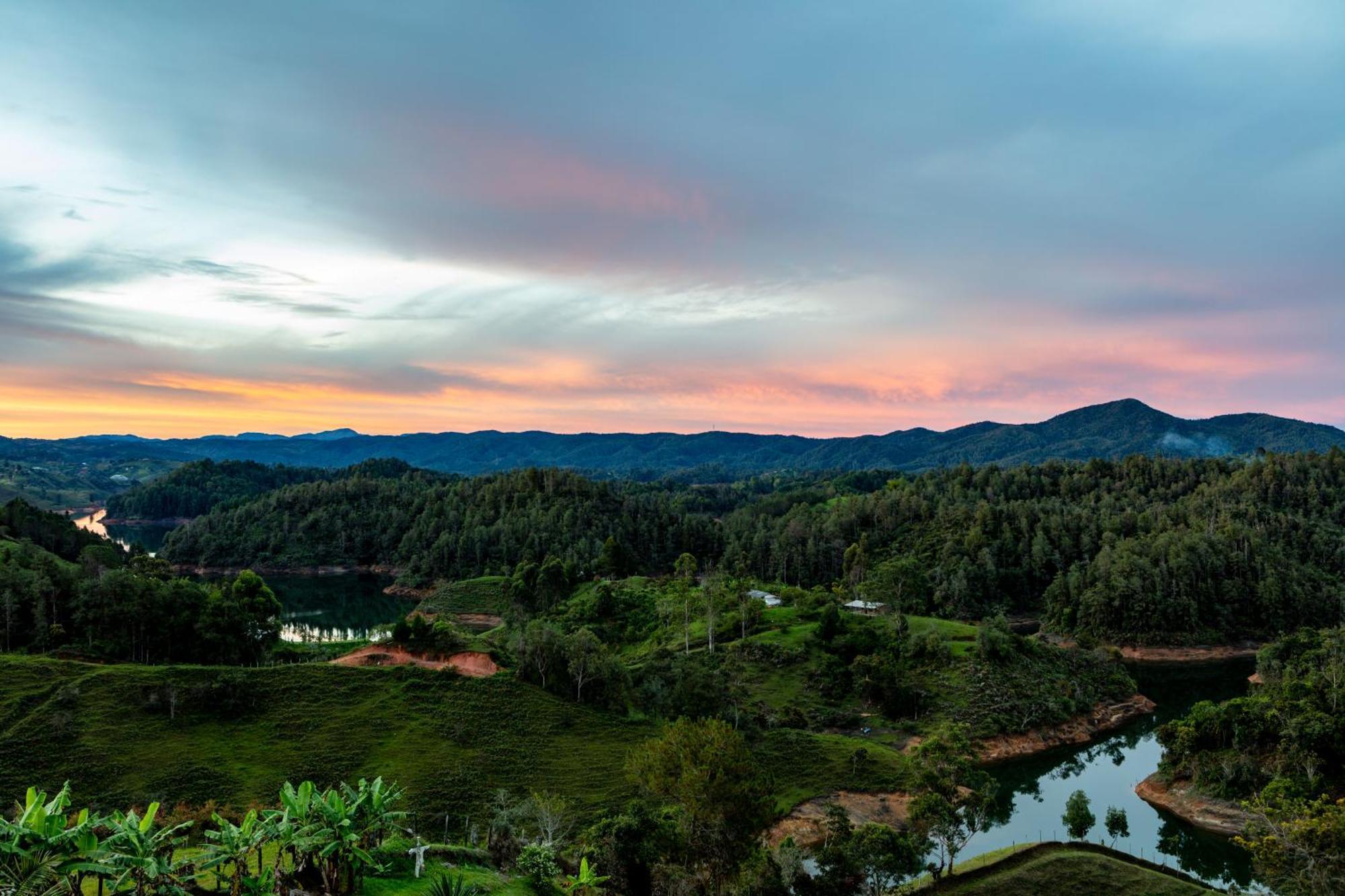 Hobbit Hotel Ecolodge- กัวตาเป ภายนอก รูปภาพ