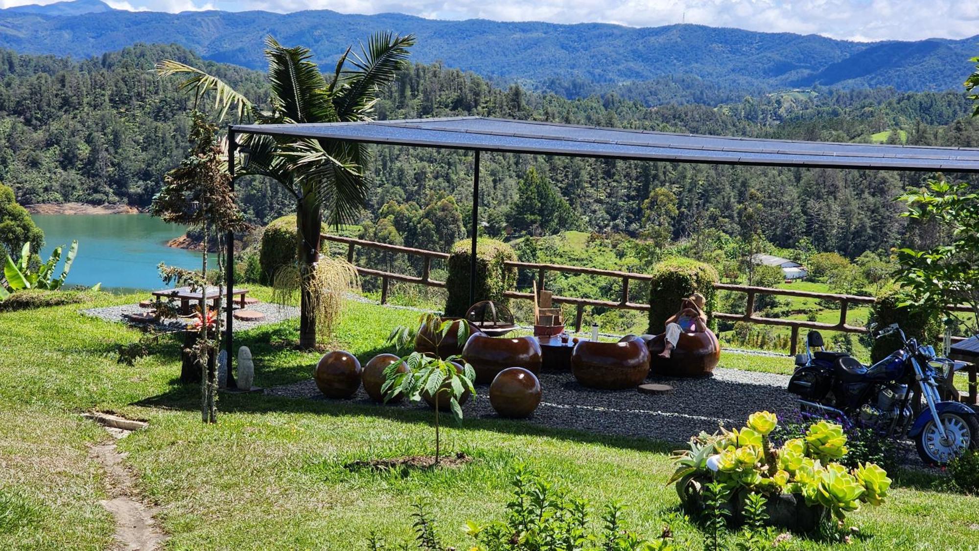 Hobbit Hotel Ecolodge- กัวตาเป ภายนอก รูปภาพ